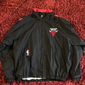 Pro player Chicago Bulls Jacket , SZ Large but fix like an XL , Assorted colors